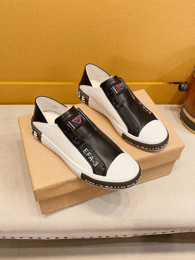 Armani 阿玛尼 原版专柜潮鞋 鞋面意大利进口顶级布材+牛皮制作而成 抢先上市 材料做工完胜市场所有版本 潮男年轻人必备 欧美时尚风格 无论走到那你都是亮点