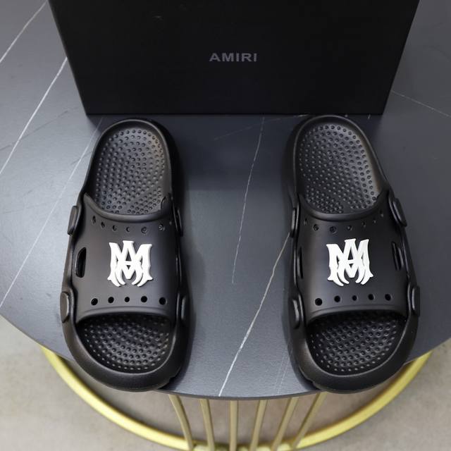 出厂价 新品 Amiri 2024Ss拼接凉拖鞋 Amiri2024年很有设计感的一双拖鞋 表面立体字母很有层次感 区别于其他拖鞋 小众的amiri才用了拼接的