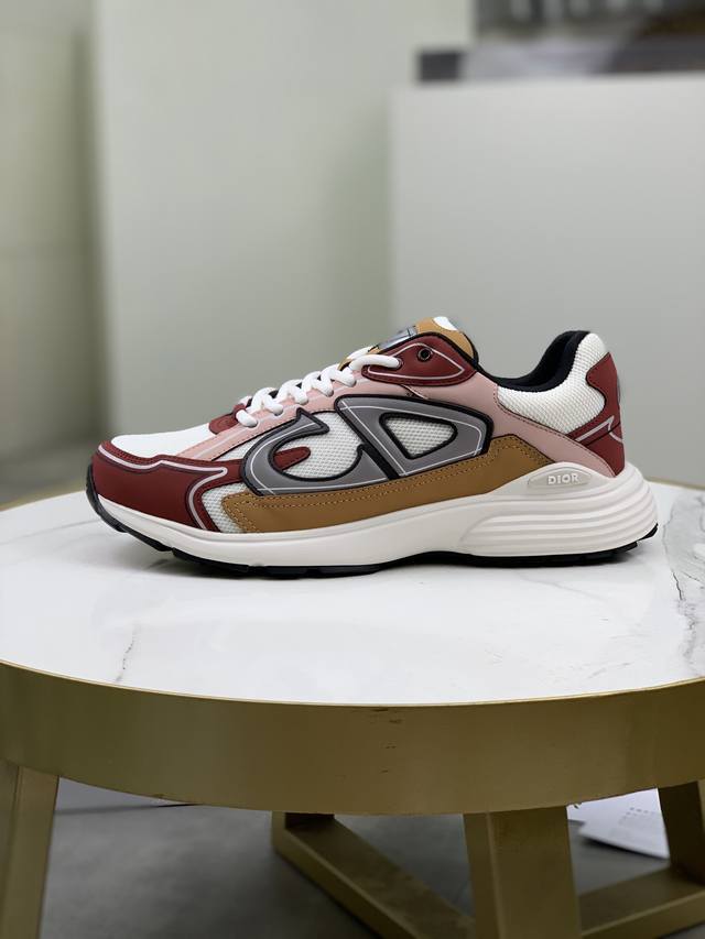 原版开发 Dior 迪奥 春夏新款系带情侣款b30系列运动鞋。在2023春夏男装秀场瞩目亮相。走秀新款的灵感来自于经典法国著名品牌，国际明星同款圆头板鞋。耗时五