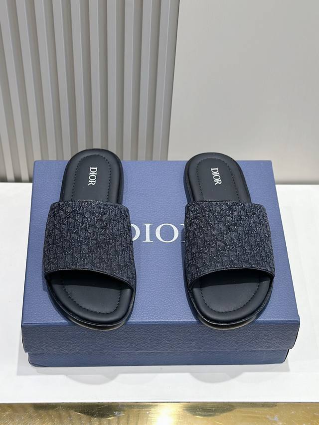 顶级版本 Dior 迪奥 Alias男士牛皮拖鞋 这款 Alias 凉鞋夏季新品，彰显休闲高雅的风范。采用粒面牛皮革、Oblique印花面料精心制作，牛皮内里！