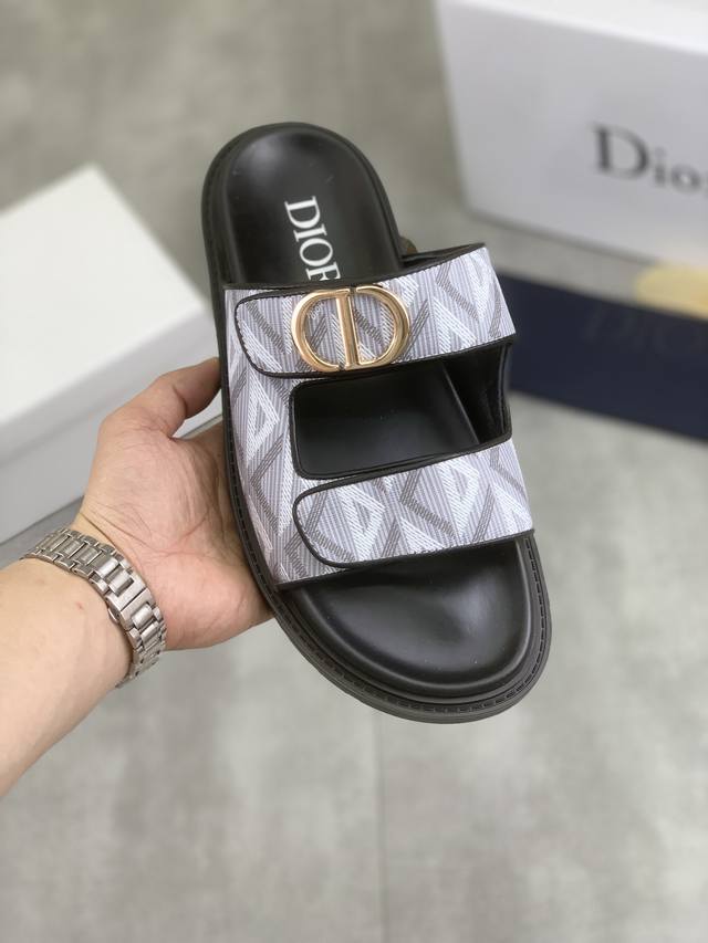 工厂价 实价 Dior 迪奥新款休闲拖鞋，原版官网1:1、高品质 完美做工 透射出一种尊贵奢华，高端超凡工艺中升华其奢侈定义。原版大底，码数；38-44 45可