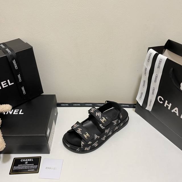 出厂价 Chanel 香奈儿2022专柜 夏季限定 专柜上新 十色发售 香奈儿果冻凉鞋 经典果冻色 时尚穿搭 明星同款 原版开模 代购版本 对版果冻色卡 进口t