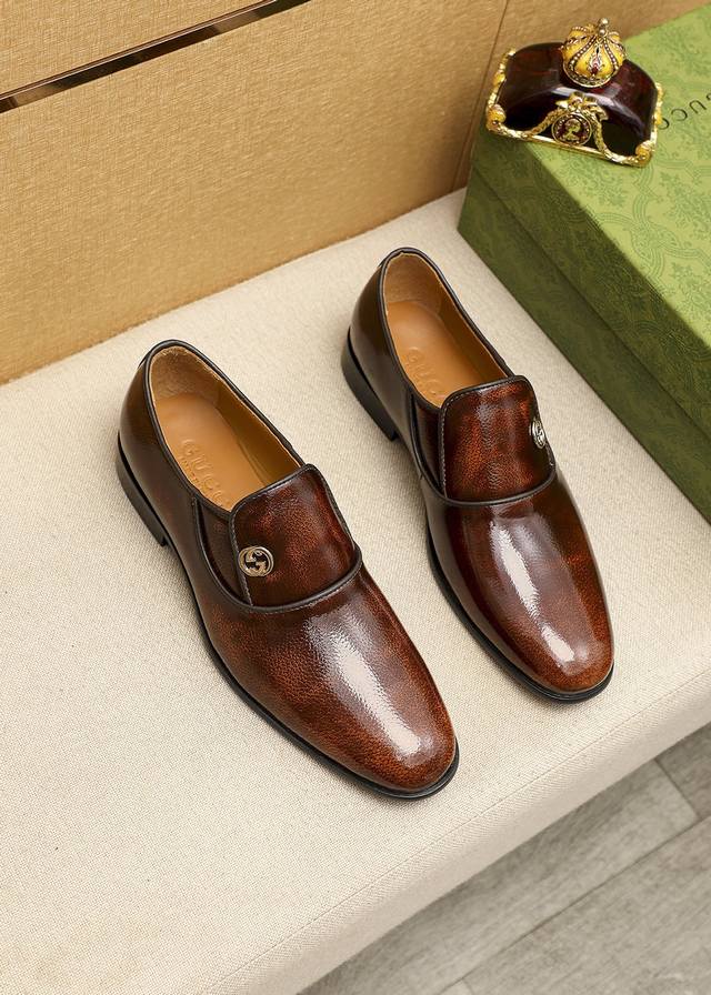 商品商标：Gucci 古驰 商务皮鞋 正码码数: 39-44 38.45.46订制 商品材料：精选 进口头层开边珠牛皮鞋面，进口牛皮内里。强烈立体视觉效果，原版