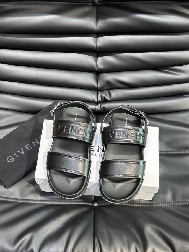 Givench* 新品男士拖鞋，高端精品，原版材质，精细做工，鞋底超软，休闲宽松舒适型，夏季必入哦！ Size：38-45