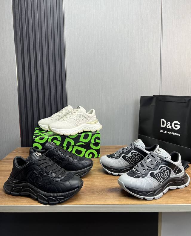 工厂价 Dolce & Gabbana Dg 官网同步新款时尚爆款:1独家开模鞋面进口牛皮，独有的品牌风格logo鞋面牛皮垫脚原厂私模大底8-44 .45订做不