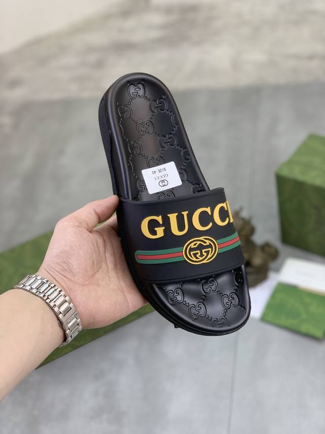 工厂价 实价 Gucci 古奇新款休闲拖鞋，原版官网1:1、高品质 完美做工 透射出一种尊贵奢华，于古奇高端超凡工艺中升华其奢侈定义。原版古奇双g大底，码数；3