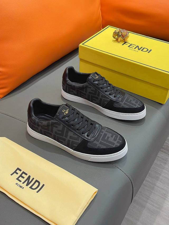 商品名称：Fendi 芬迪 正规码数: 38-44 休闲鞋 商品材料：精选 进口牛皮鞋面，柔软羊皮内里；原厂大底。