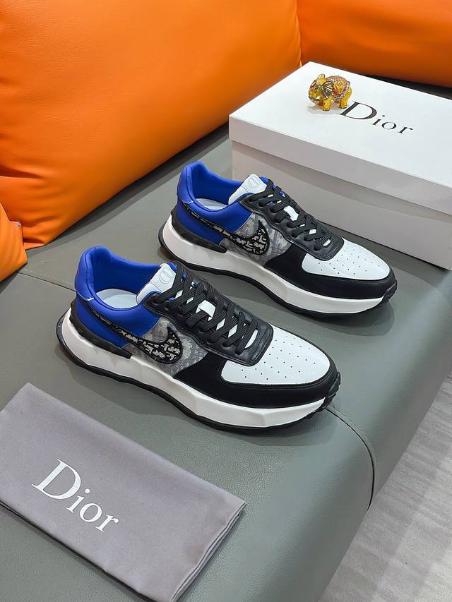 商品名称：Dior 迪奥 正规码数: 38-44 休闲鞋 商品材料：精选 牛皮鞋面，舒适羊皮内里；原厂特供大底；
