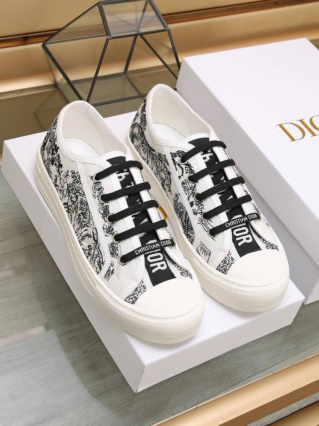 价 情侣款 Dior 2023最新款刺绣版本，休闲板鞋小白鞋 刺绣电绣顶级版，别拿印花来比较 原版开模1：1复刻，市场最高版本， 懂货的来，全实拍无处理 迪奥最