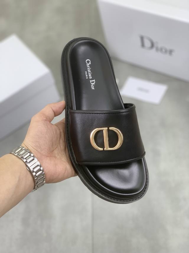 工厂价 实价 Dior 迪奥新款休闲拖鞋，原版官网1:1、高品质 完美做工 透射出一种尊贵奢华，高端超凡工艺中升华其奢侈定义。原版大底，码数；38-44 45可