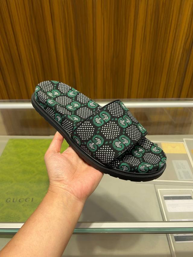 商品名称：Gucci 古驰 正规码数: 38-44 拖鞋 商品材料：精选进口原版面料，原厂特供原版底。