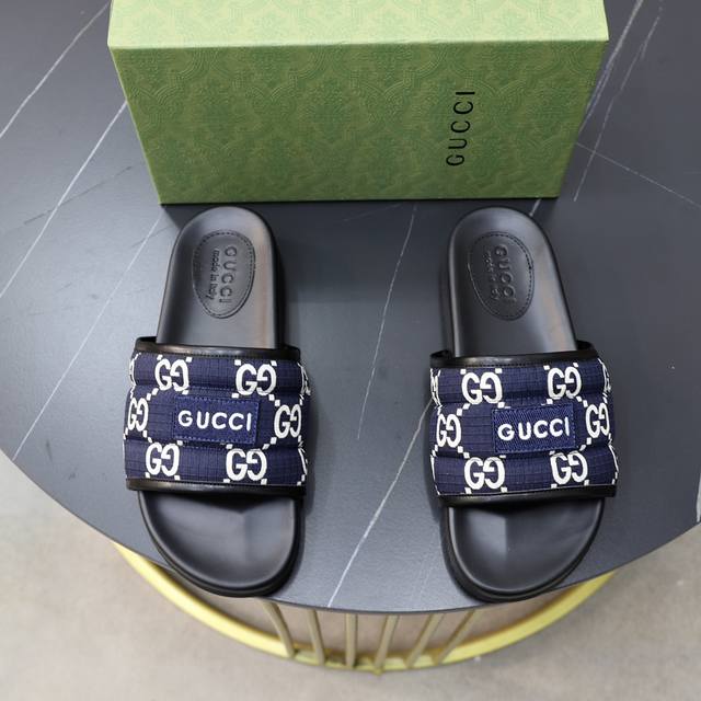 出厂价 Gucci古奇拖鞋 男鞋高端品牌 官网1:1最新力作：原版开模定制，面料釆用进口原版材料制作，升级版大底，更轻便，防滑。市场顶级品质，简单不失品味，潮人