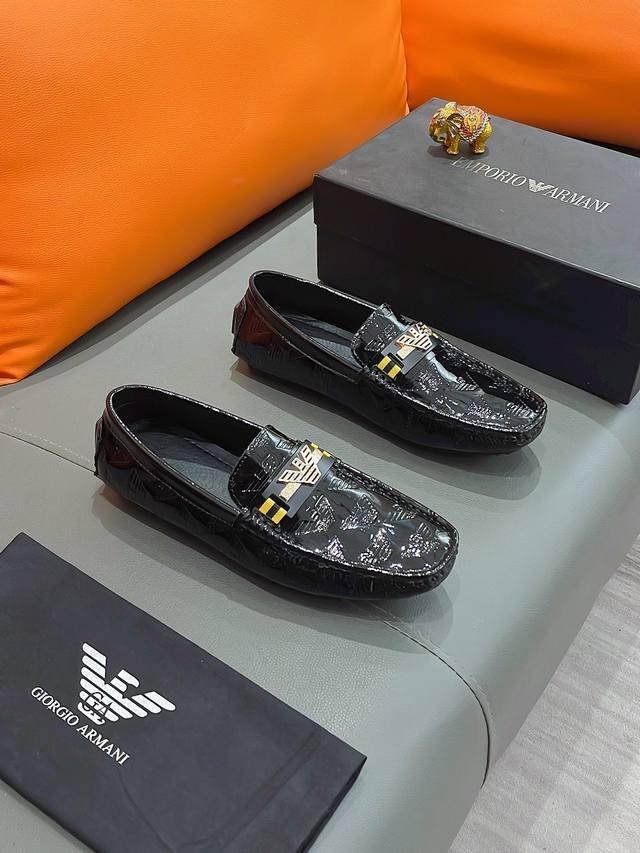 商品名称：Armani 阿玛尼 正规码数: 38-44 豆豆鞋 商品材料：精选 牛皮鞋面，柔软羊皮垫脚；原厂特供大底。