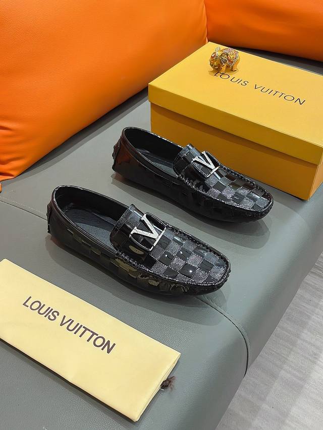 商品名称：Louis Vuitton 路易 威登 正规码数: 38-44 豆豆鞋 商品材料：精选 牛皮鞋面，柔软羊皮内里；原厂大底。