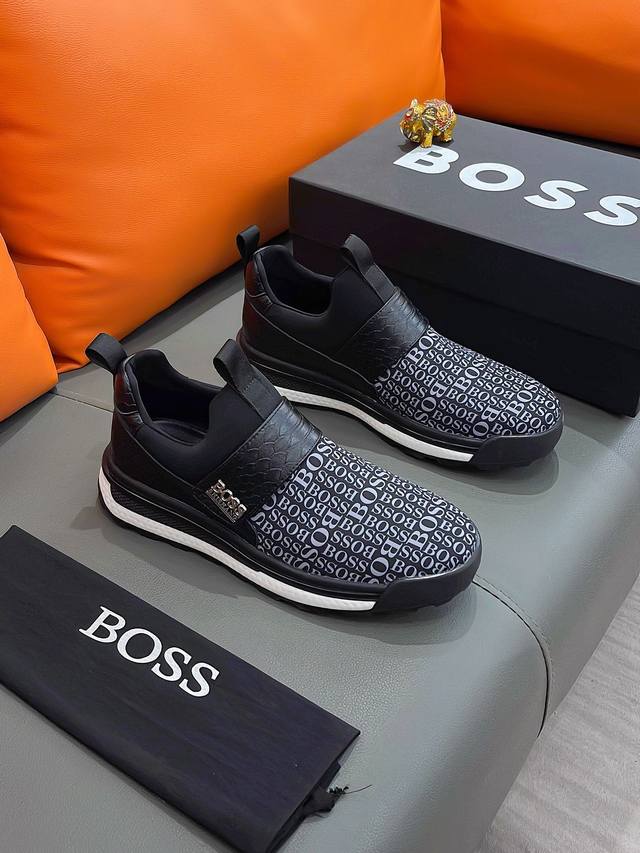 商品名称：Boss 波士 正规码数: 38-44 套脚鞋 商品材料：精选 牛皮鞋面，舒适羊皮内里 ；原厂大底。