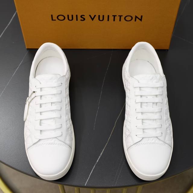 出厂价 顶级原单 品牌： Louis Vuitton Lv.路易威登 材质： 原工厂p牛皮材料 1：1原板大底 舒适内里 款式类型：休闲运动 板鞋 等级：专柜品