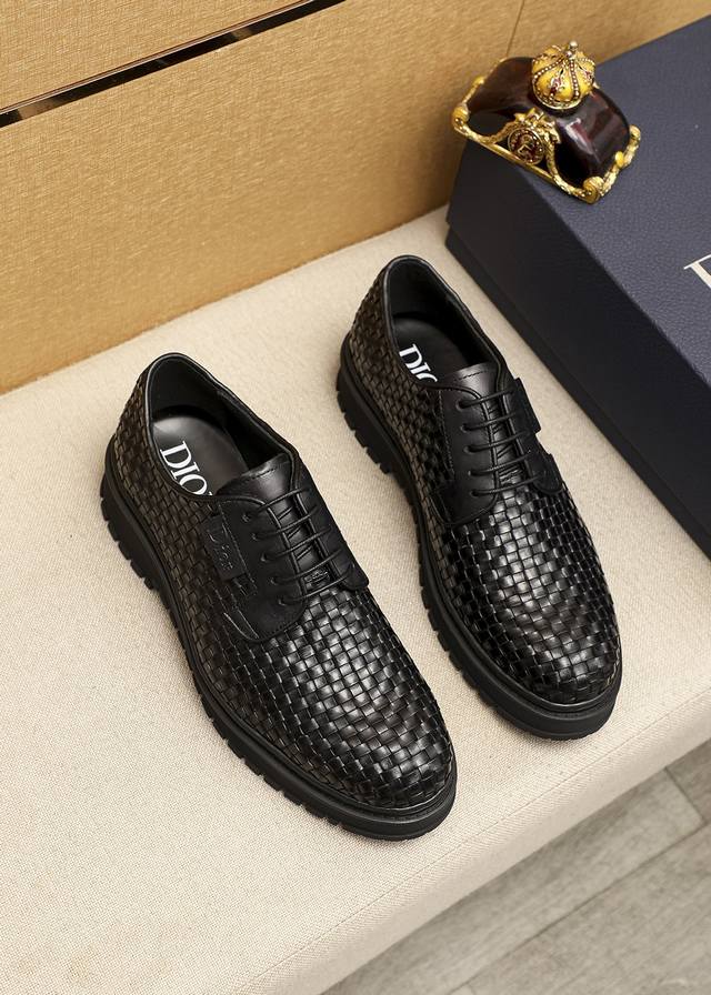 商品商标：Dior 迪奥 商务皮鞋 正码码数: 38-44 45.46订做 商品材料：精选 意大利进口头层手工编织牛皮鞋面，进口水染牛皮内里。强烈立体视觉效果，