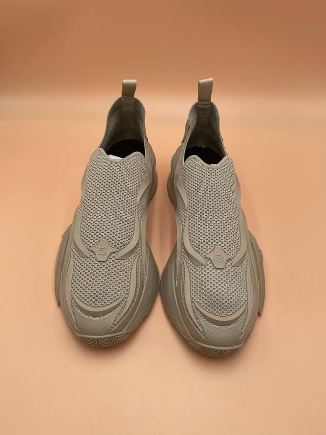 码38-44新款一脚蹬休闲运动鞋，鞋面采用进口飞织面料，透气舒适，原版组合大底轻盈耐磨！