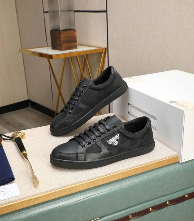 出 厂 价 商品商标 Prada 普拉达 原版休闲鞋 正码码数 38-44 可订做45 商品材料 鞋面原版进口牛皮，牛皮内里，原版大底。