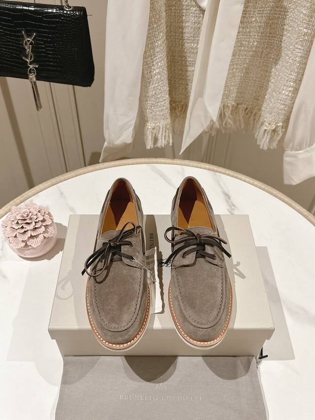 情侣款 男10 市场最高品质 独家款brunellocucinelli 源自乐福鞋的经典灵感定义了这款新胶底鞋的现代优雅风格。珍贵的进口小牛京皮上展现着别致的斑