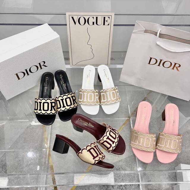 出厂价 迪奥 Dior 2024 春夏新款女鞋 Cd字母刺绣logo平底拼色一字拖鞋 Size 35-42