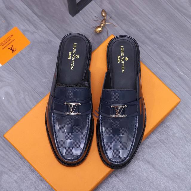 商品商标 Louis Vuitton 路易威登 半拖鞋 正码码数 38-44 商品材料 精选 头层牛皮鞋面 牛皮内里。真皮大底