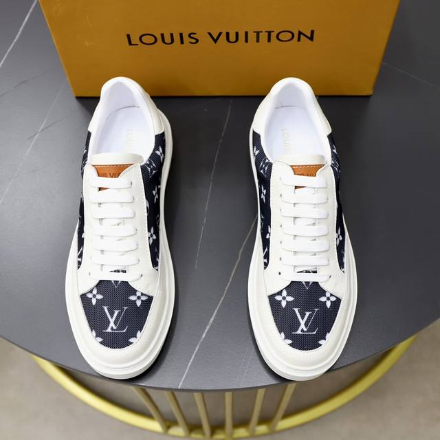 商品商标 Louis Vuitton 路易威登 正码码数 38-44 45定做 商品材料 原版进口牛皮拼接品牌布匹面料，羊皮内里，轻便耐磨柔软大底，男士时尚休闲