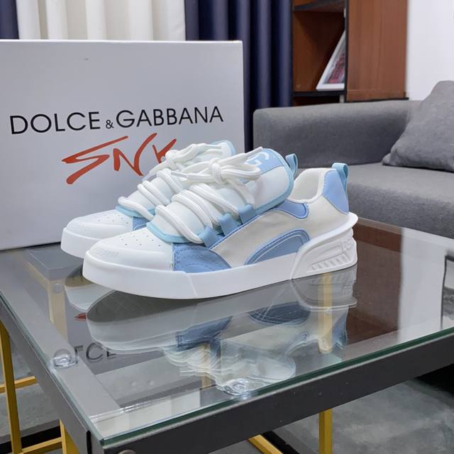 商品商标 Dolce&Gabbana 杜嘉&班纳 正码码数 38-44，45定做 商品材料 鞋面意大利牛皮拼接鞋面，羊皮垫内里，鞋底 原厂特供原版橡胶大底，独家