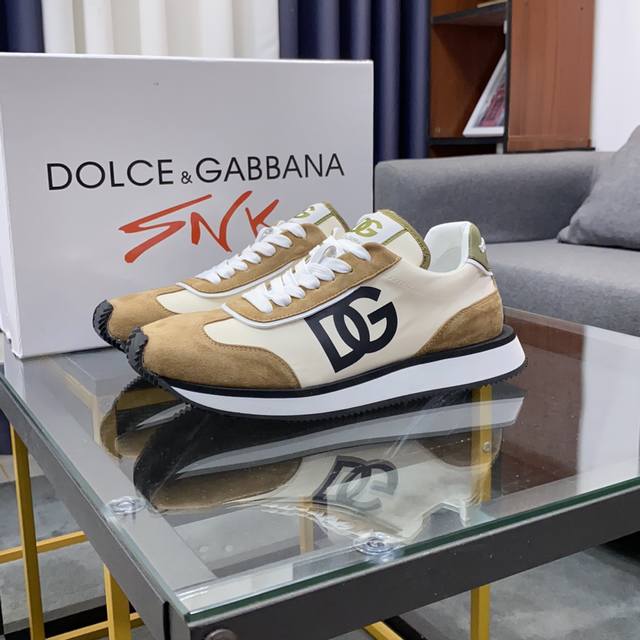 商品商标 Dolce&Gabbana 杜嘉&班纳 正码码数 38-44， 45、46定制 商品材料 鞋面意大利牛皮拼接布料鞋面，羊皮内里，鞋底 原厂特供原版橡胶