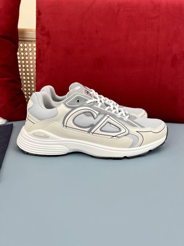 Dior 迪奥22最新款b30低帮运动鞋，今年旗舰款式之一。采用网眼植物盒科技人员面料精心制作，饰亿反光“Cd30”图形标志，鞋跟盒鞋舌饰以dior B30”和