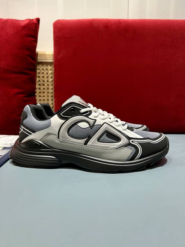Dior 迪奥22最新款b30低帮运动鞋，今年旗舰款式之一。采用网眼植物盒科技人员面料精心制作，饰亿反光“Cd30”图形标志，鞋跟盒鞋舌饰以dior B30”和 - 点击图像关闭