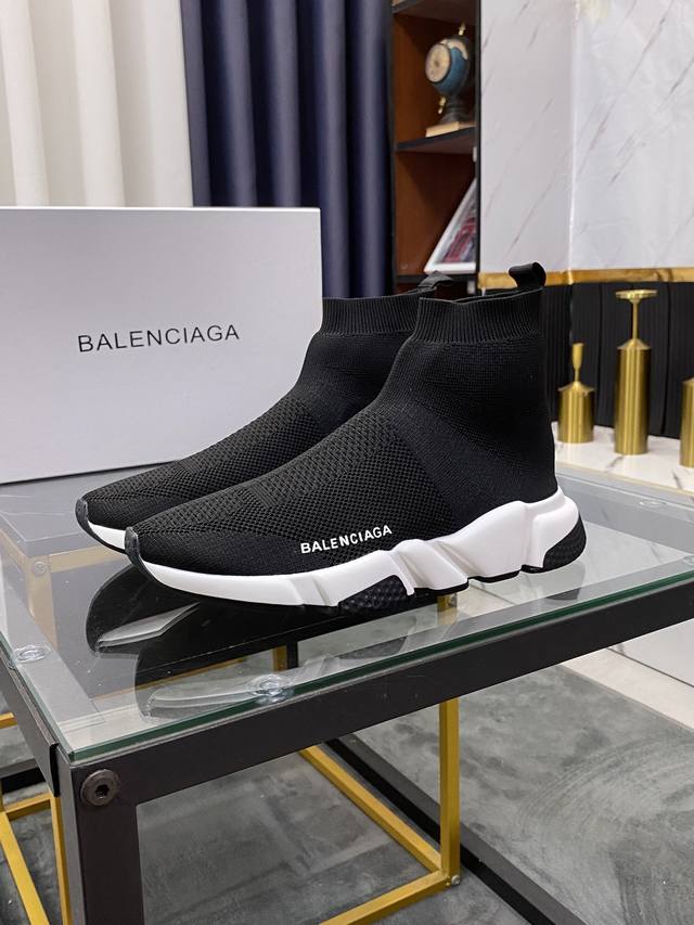 商品商标 Balenciaga 巴黎世家 正码码数 35-45定做 商品材料 情侣款，鞋底 经典袜子靴，Tpu大底，鞋面 弹力飞织，即舒适又回弹定型，鞋垫 原版