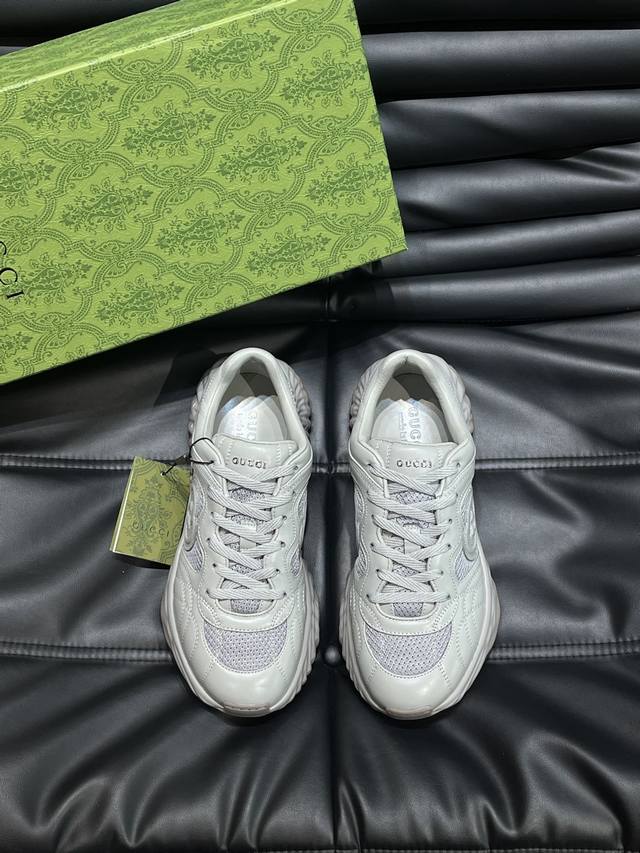 Gucci Ripple系列2024Ss情侣款休闲运动鞋，购入原版精准复.刻！还原细节品质，Gucci Ripple系列运动鞋采用创新缝线工艺制作，打造如水般的