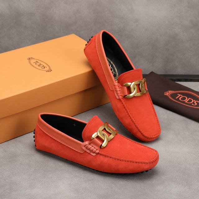 Tods 男士豆豆鞋 专柜同步新款 高端品质 磨砂皮杏色牛里.原版包装。尺码38-45。