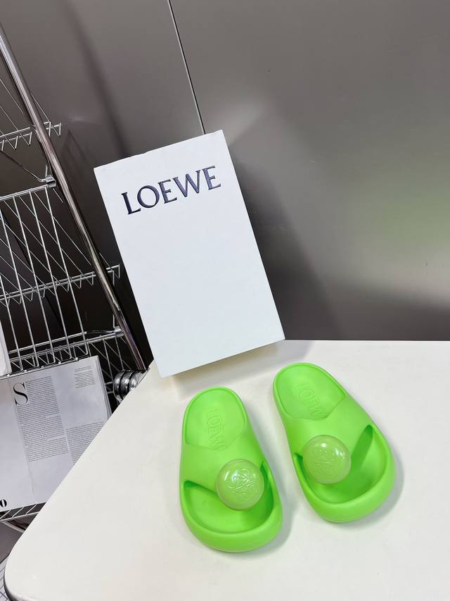 罗意威 Loewe 24S春夏新款 Ease 泡泡夹脚 沙滩鞋 凉拖鞋 原版购入开发做货 羊皮材质 舒适度极高，非常具有辨识度，美貌与实用并存舒适而不单调的拖鞋