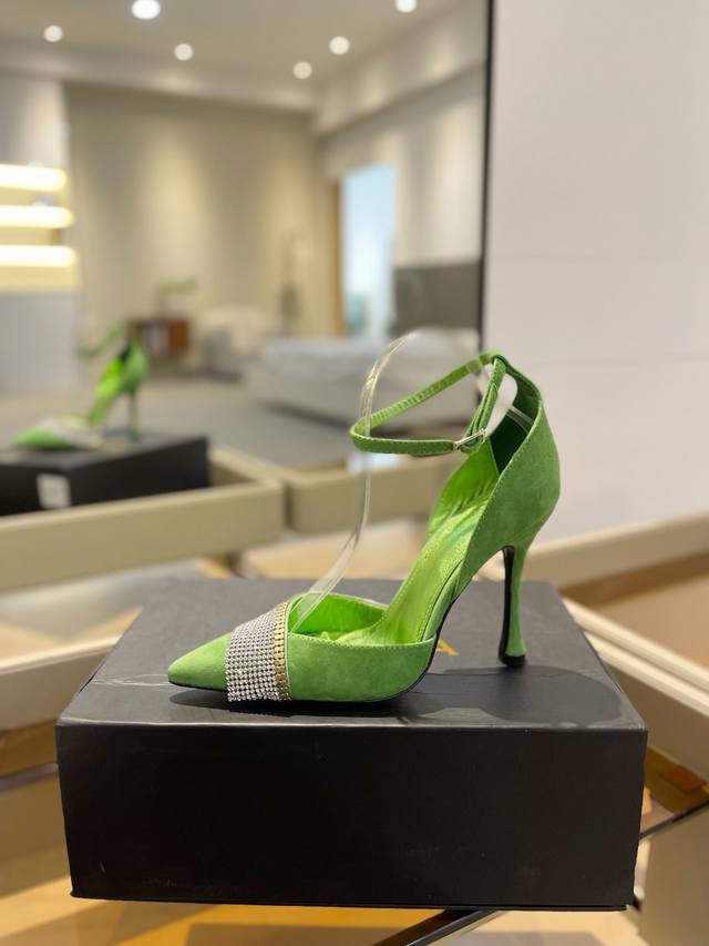 价格 Alevi Mlano 阿列维 姆拉诺 Alevi Milano Sally 高跟走秀高跟凉鞋 一个享有盛誉的奢侈鞋品牌 由两位意大利本土女性共同创作 瓦