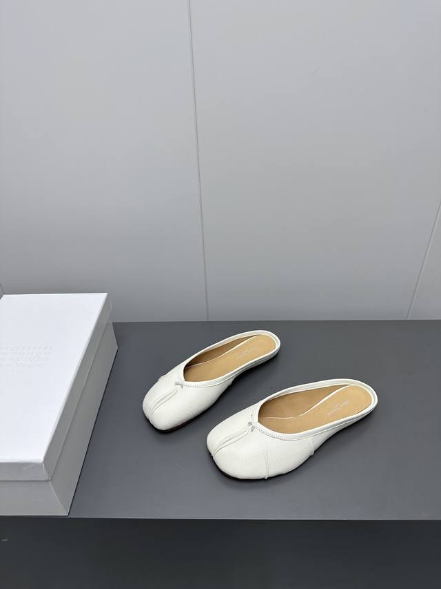 出厂 Maison Margiela玛吉拉tabi软皮分趾女单鞋半拖小皮鞋 Mm6玛吉拉mm6无可替代的与众不同 设计风格依旧简约而不简单，超软羊皮 上脚很舒服