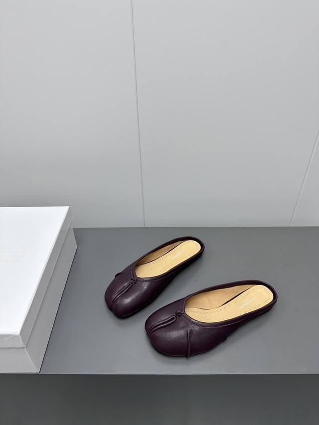 出厂 Maison Margiela玛吉拉tabi软皮分趾女单鞋半拖小皮鞋 Mm6玛吉拉mm6无可替代的与众不同 设计风格依旧简约而不简单，超软羊皮 上脚很舒服