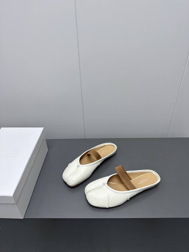 出厂 Maison Margiela玛吉拉tabi软皮分趾女单鞋小皮鞋 Mm6玛吉拉mm6无可替代的与众不同 设计风格依旧简约而不简单，超软羊皮 上脚很舒服～好 - 点击图像关闭