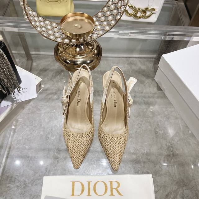 出厂 Dior迪奥编织尖头平底高跟凉单鞋 迪奥 Dior 2024夏季新款金属光泽编织高跟凉鞋，顶级版 外侧附带蝴蝶 上脚舒适透气潮流 不一样的风格 材质 进口