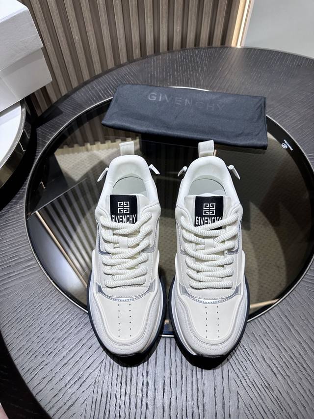 Givench* 高端精品 Size 39-44 38.45订做 光滑和镂空牛皮革运动鞋 复古设计 侧面饰以白色givenchy Logo印花 鞋带搭配小号银色