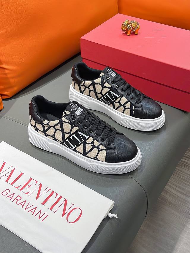 商品名称 Valentino 华伦天奴 正规码数 38-44 休闲鞋 商品材料 精选 头层牛皮鞋面，进口羊皮内里；原厂大底。