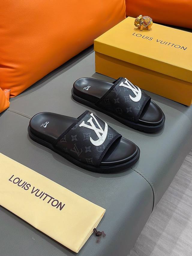 商品名称 Louis Vuitton 路易 威登 正规码数 38-44 拖鞋 商品材料 精选 意大利进口原版面料，原厂特供原版底。