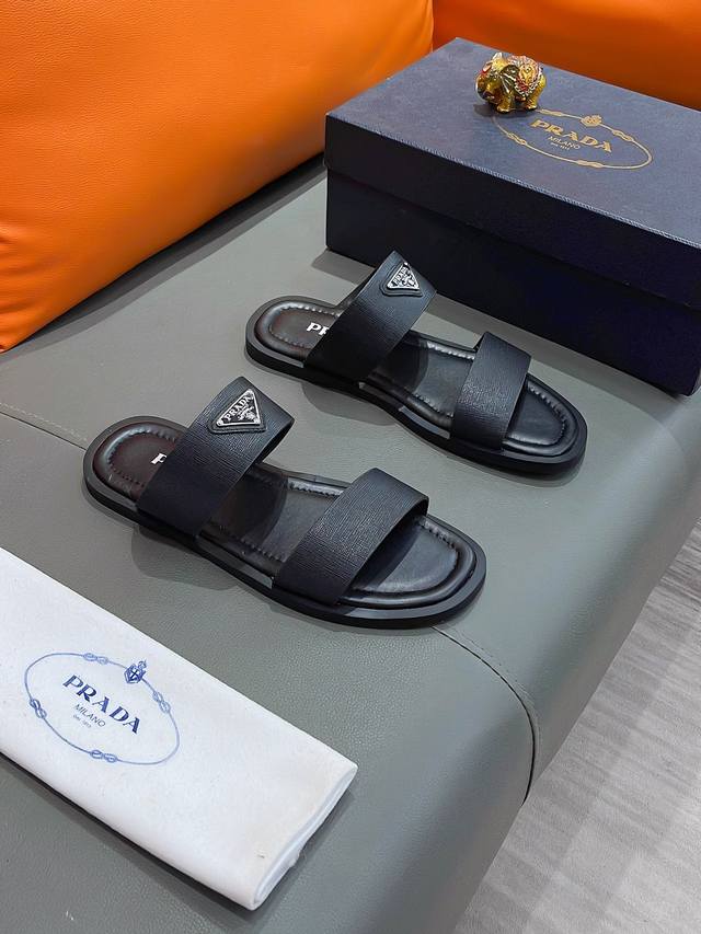 商品名称 Prada 普拉达 正规码数 38-44 拖鞋 商品材料 精选进口原版面料，原厂特供原版底。