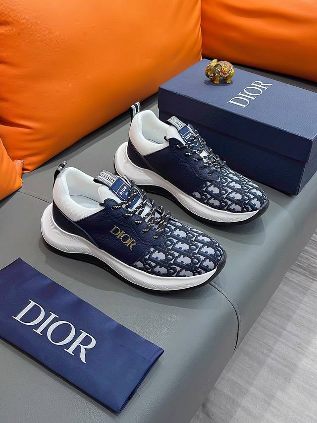商品名称 Dior 迪奥 正规码数 38-44 休闲鞋 商品材料 精选 牛皮鞋面，舒适羊皮内里；原厂特供大底；
