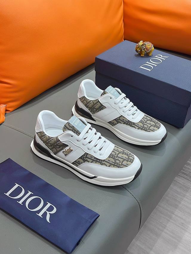 商品名称 Dior 迪奥 正规码数 38-44 休闲鞋 商品材料 精选 牛皮鞋面，柔软羊皮内里；原厂大底。