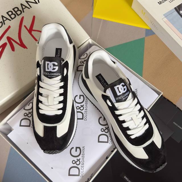 Dolce&Gabbana杜嘉班纳 D&G最新款 休闲 运动鞋 老爹鞋 跑鞋 原版购入开发 做货 这款运动鞋 采用科技透气尼龙材质，透气柔软 超轻回弹鞋底，脚踩