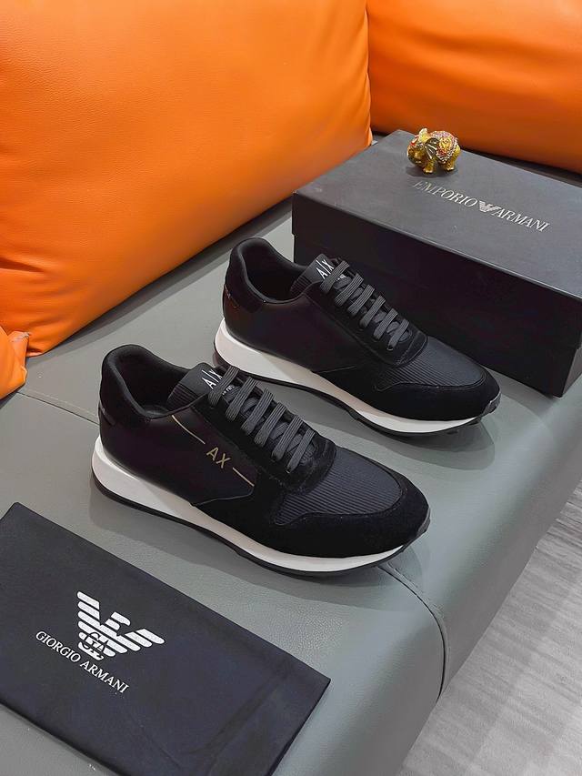 商品名称 Armani 阿玛尼 正规码数 38-44 休闲鞋 商品材料 精选 牛皮鞋面，柔软羊皮垫脚；原厂特供大底。