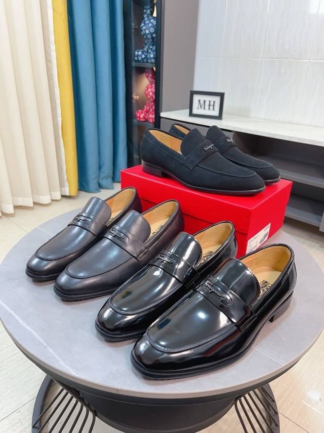 出厂价 水染牛里 Salvatore Ferragamo 菲拉格慕 男士最新款休闲商务皮鞋！专柜同步上市！面料采用专用进口原版反绒小牛皮，内里采用进口水染牛皮，