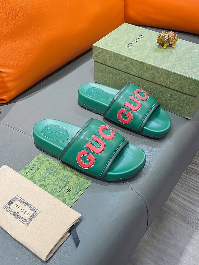 商品名称 Gucci 古驰 正规码数 38-44 拖鞋 商品材料 精选进口原版面料，原厂特供原版底。